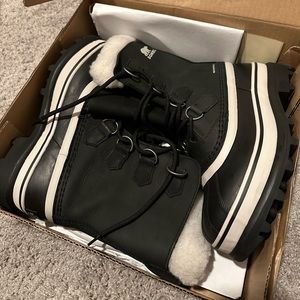 Sorel Caribou boots black